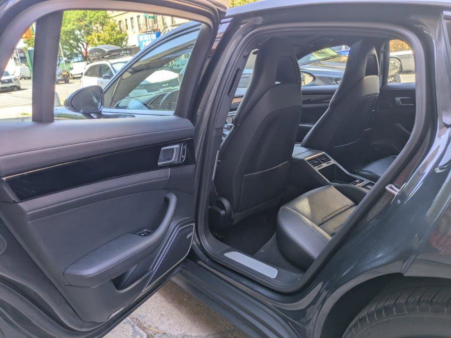 Used 2019 Porsche Panamera 4 image 8