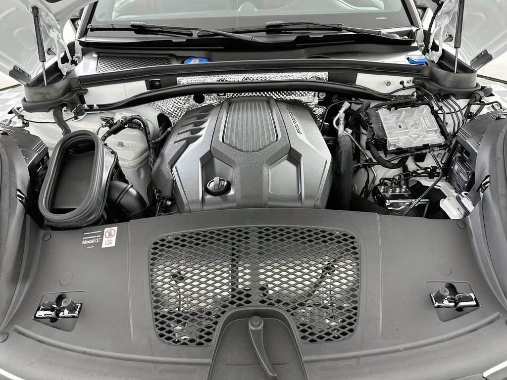 New 2026 Porsche Macan Turbo AWD/4WD image 32