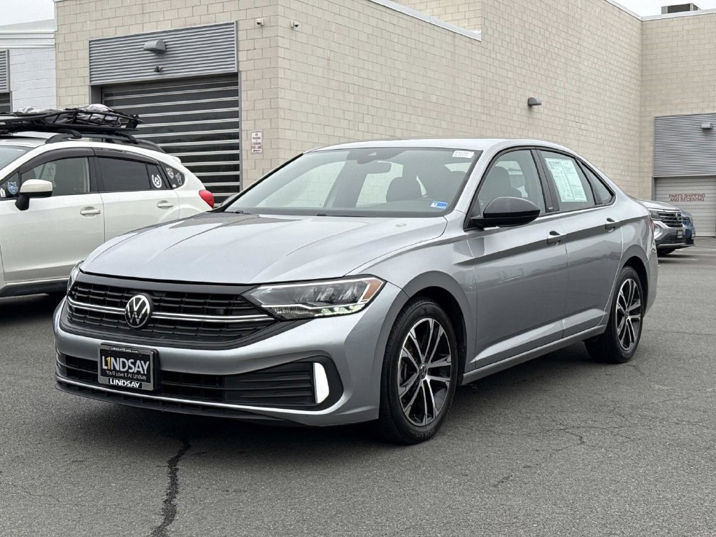 Used 2024 Volkswagen Jetta Sport FWD image 6