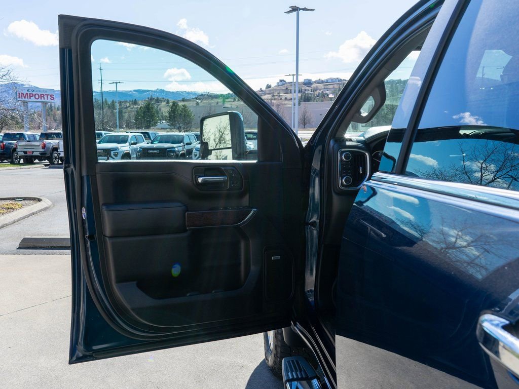 Used 2022 GMC Sierra 2500 Denali w/ Denali Ultimate Package image 16
