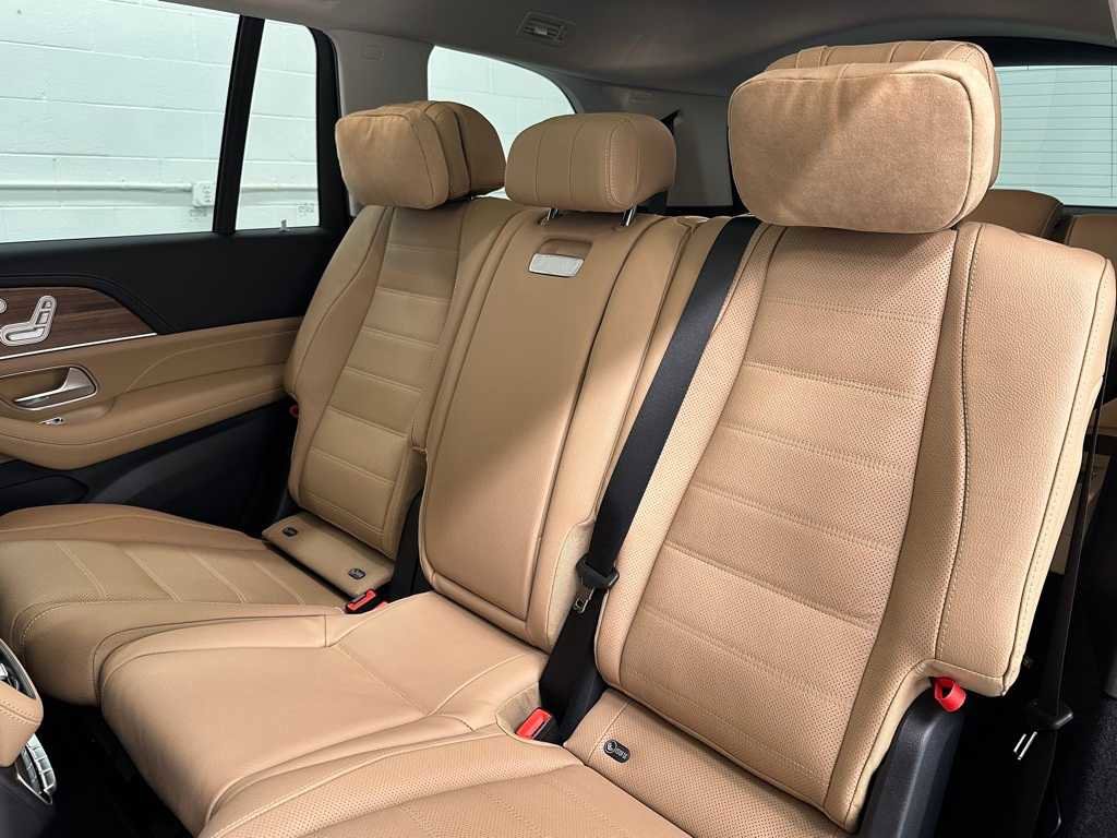 Used 2025 Mercedes-Benz GLS 580 4MATIC image 21