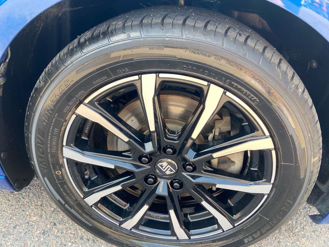 Used 2017 Ford Fusion Energi Titanium image 9