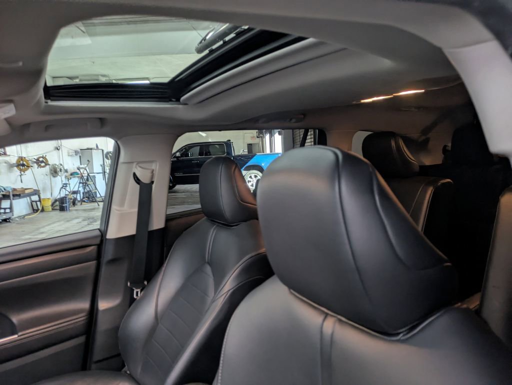 Used 2020 Toyota Highlander XLE image 22