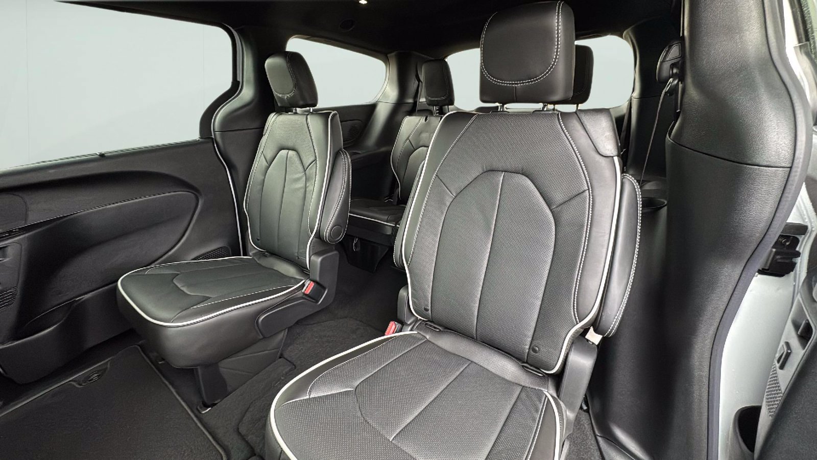 New 2026 Chrysler Pacifica Limited w/ S Appearance Package FWD image 29