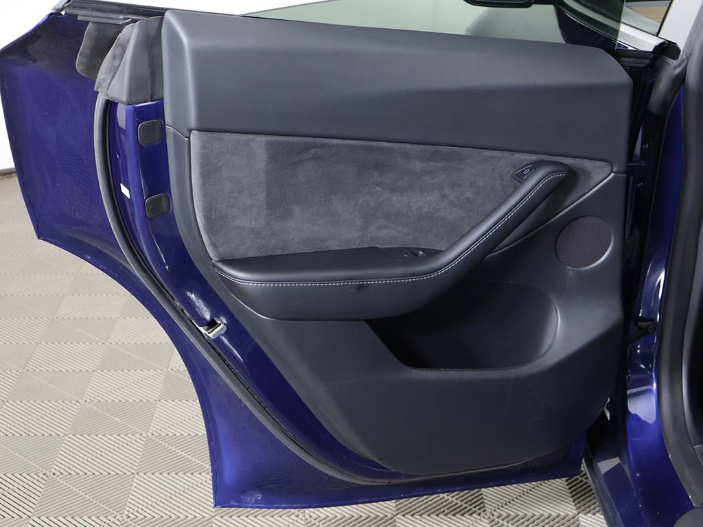 Used 2021 Tesla Model Y Long Range AWD/4WD image 26