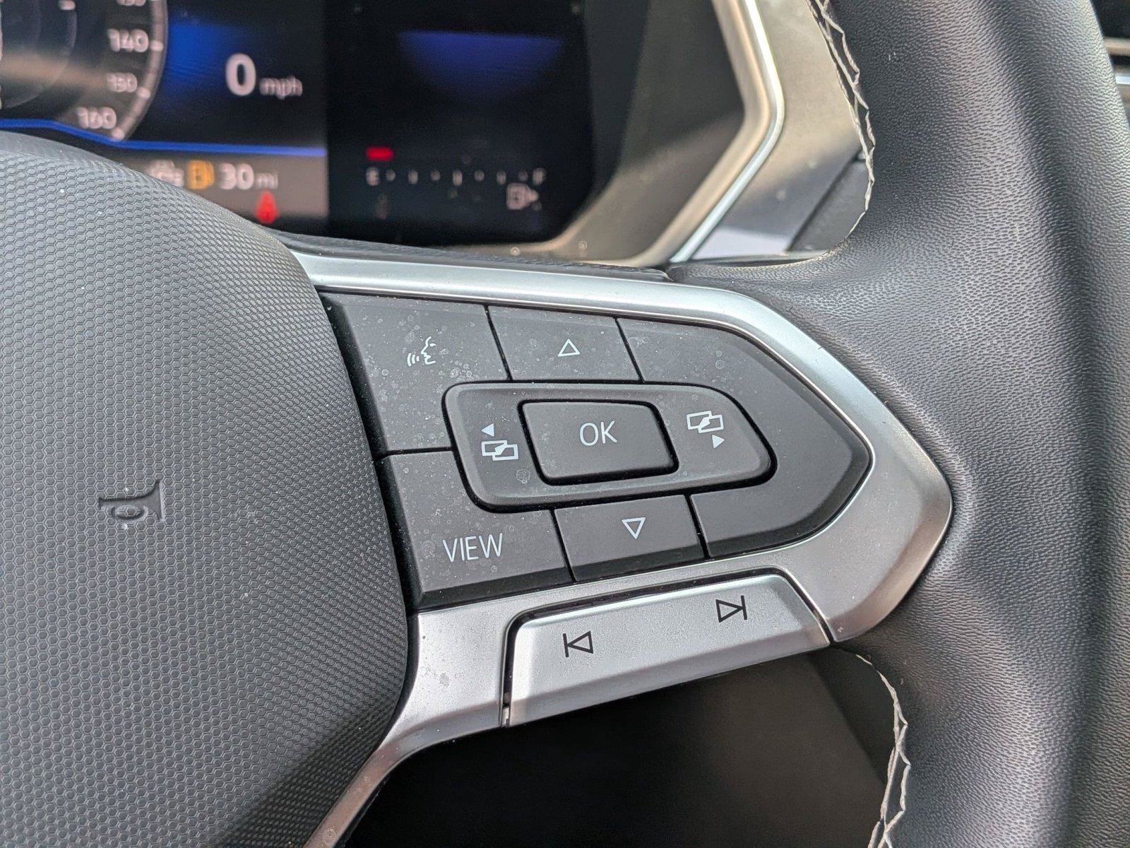 Used 2023 Volkswagen Tiguan SE w/ Panoramic Sunroof Package AWD/4WD image 9