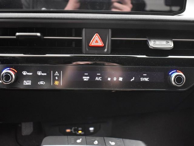 Certified 2025 Kia EV6 Light w/ Light LR Technology Package image 20