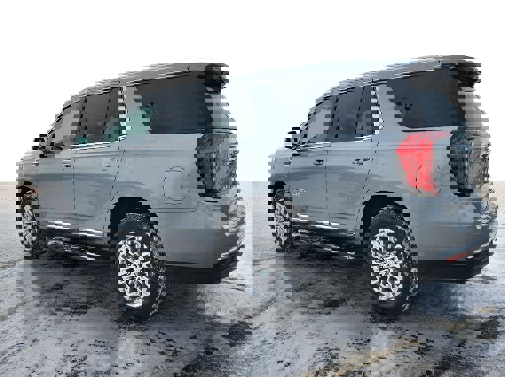 Used 2024 GMC Yukon SLT w/ SLT Luxury Package image 3