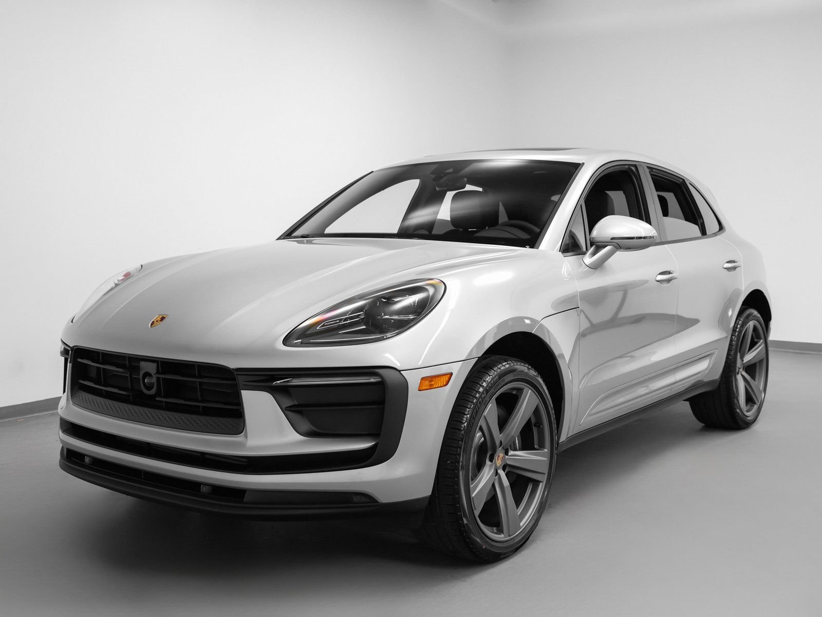 Certified 2025 Porsche Macan image 6