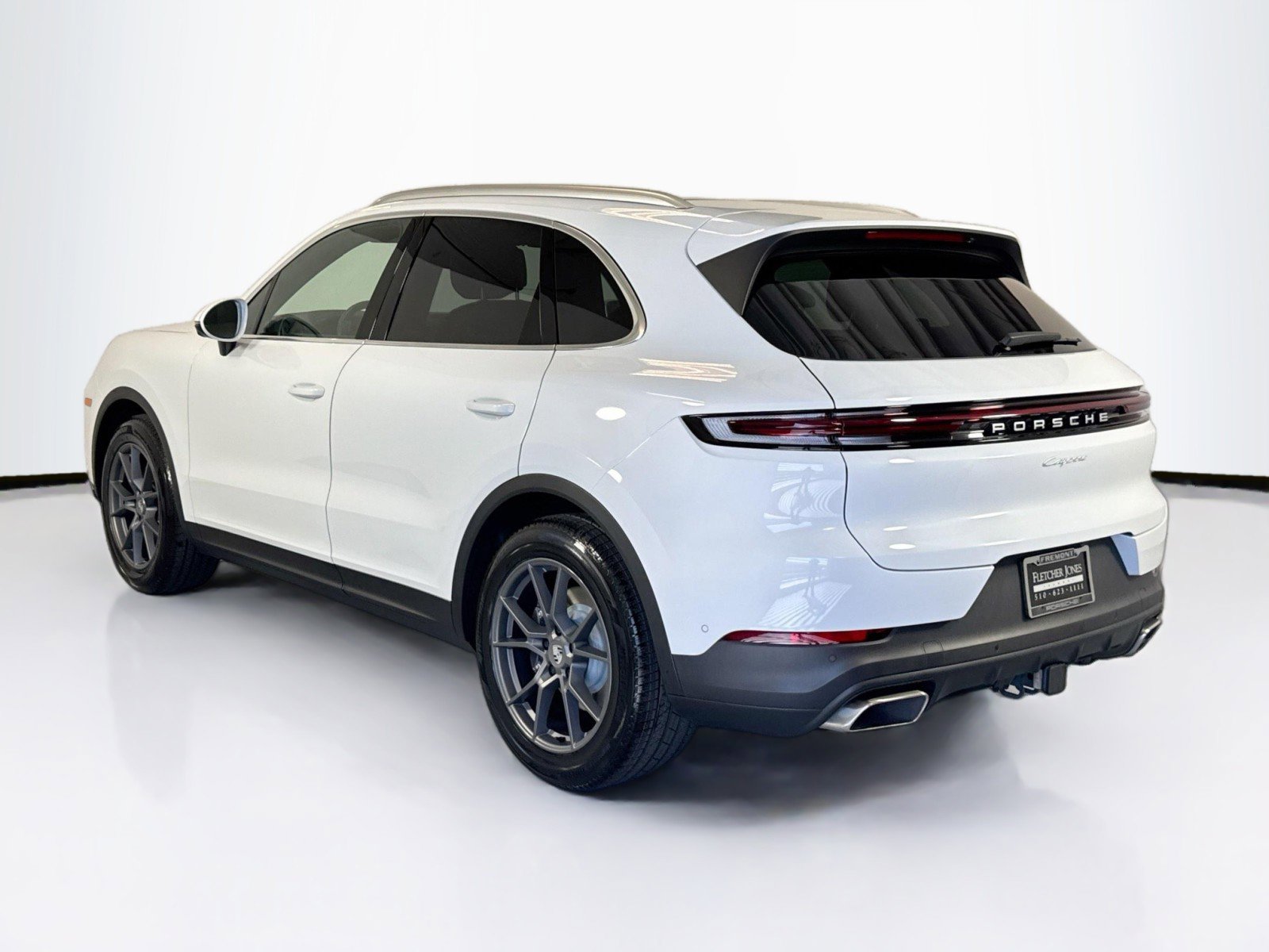 Certified 2025 Porsche Cayenne image 3