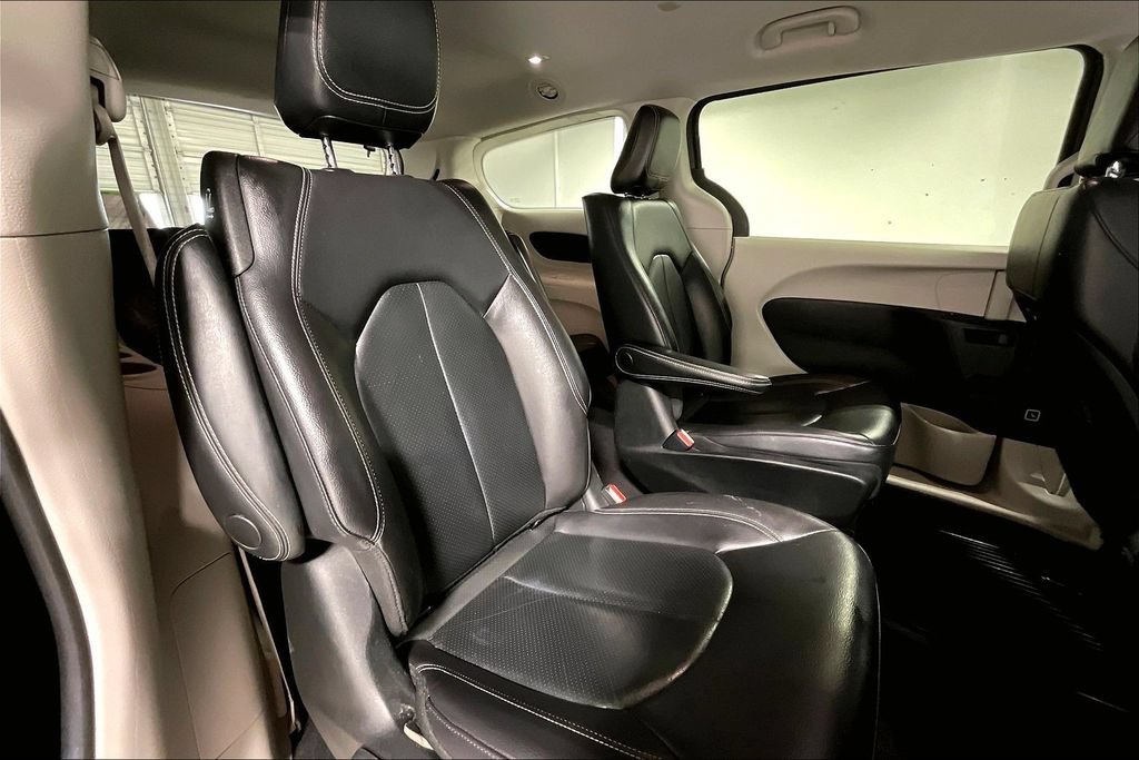 Used 2022 Chrysler Pacifica Touring-L FWD image 33