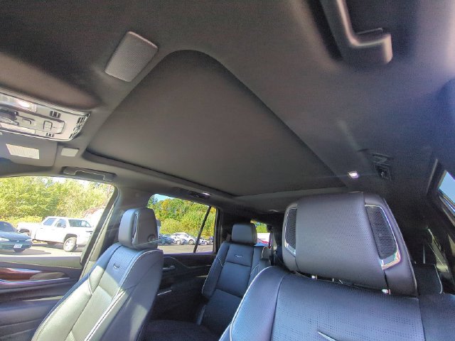 Used 2023 Cadillac Escalade Premium Luxury AWD/4WD image 28