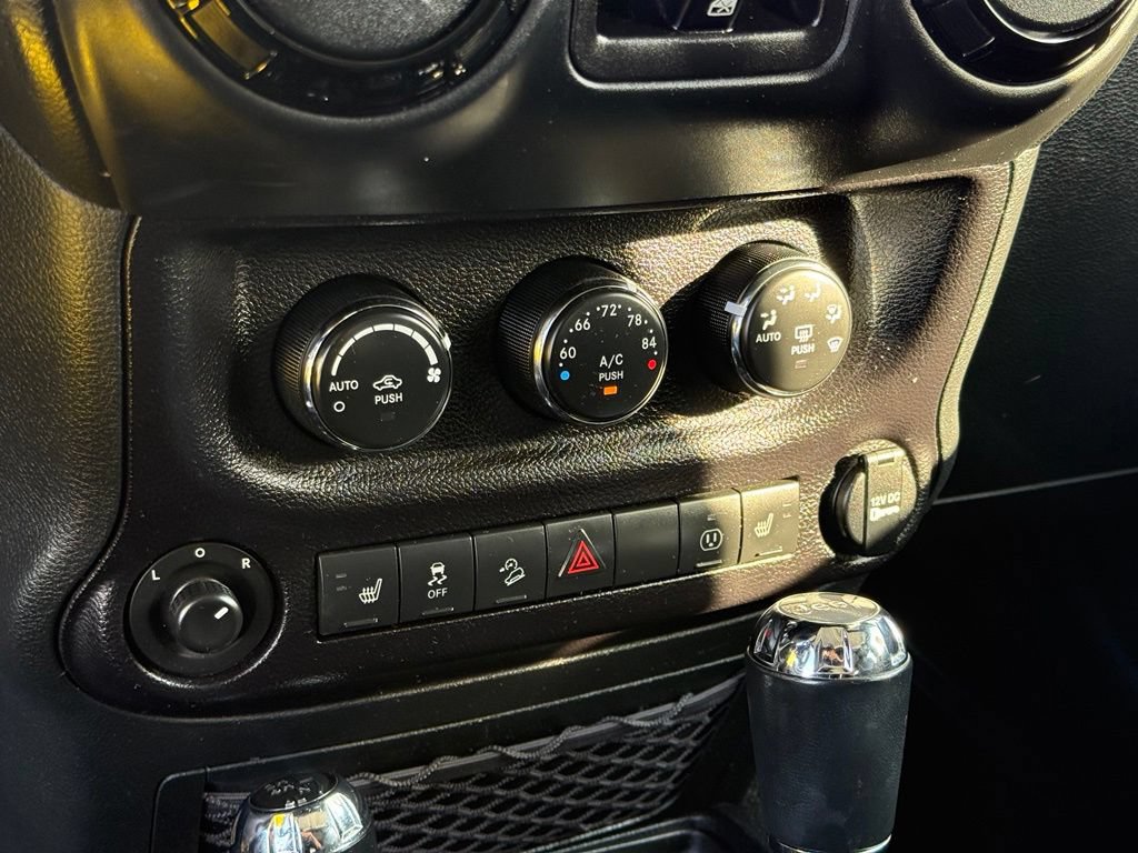 Used 2016 Jeep Wrangler Unlimited Sahara AWD/4WD image 25