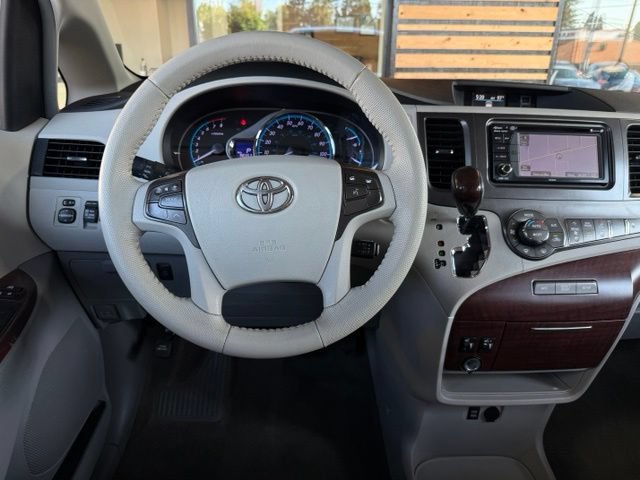 Used 2014 Toyota Sienna XLE FWD image 13