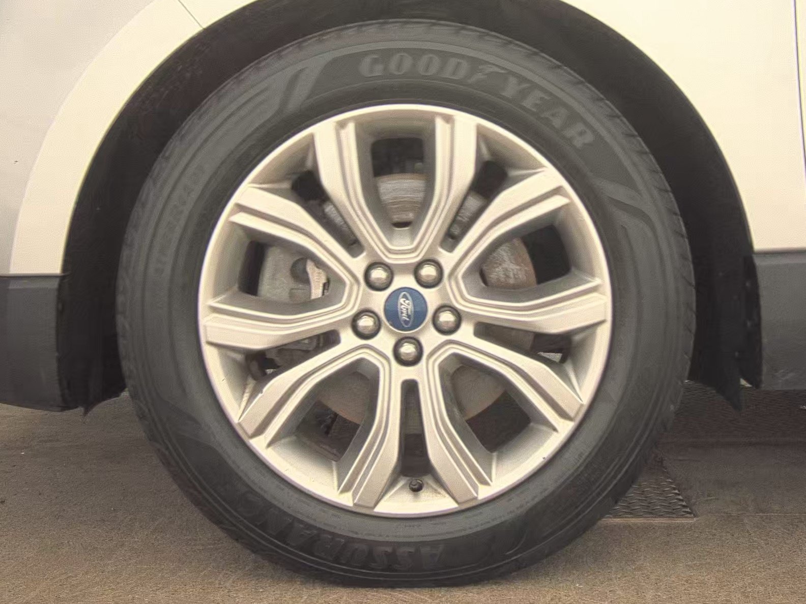 Used 2019 Ford Edge Titanium w/ Cold Weather Package AWD/4WD image 22