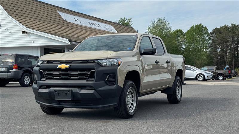 Used 2024 Chevrolet Colorado W/T image 2