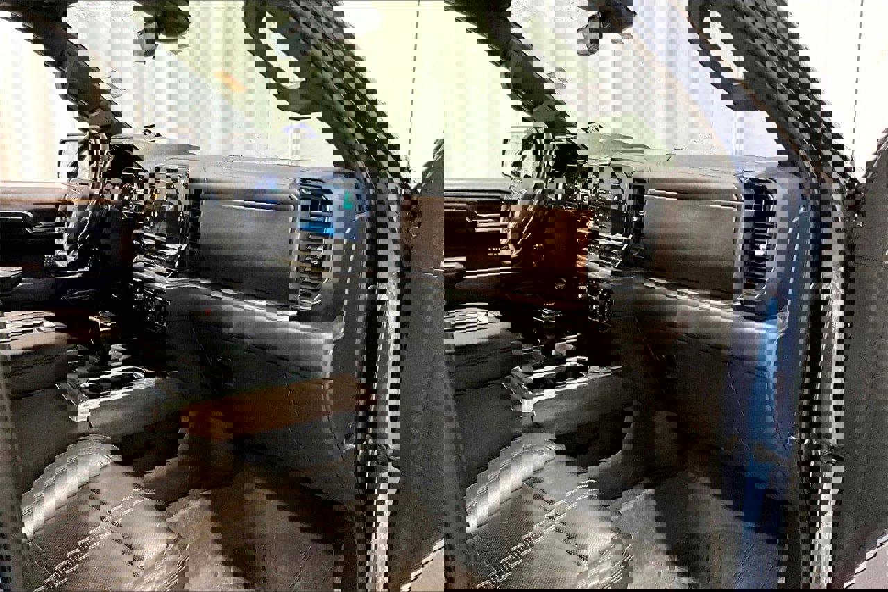 Used 2022 Chevrolet Silverado 1500 High Country w/ High Country Premium Package image 28