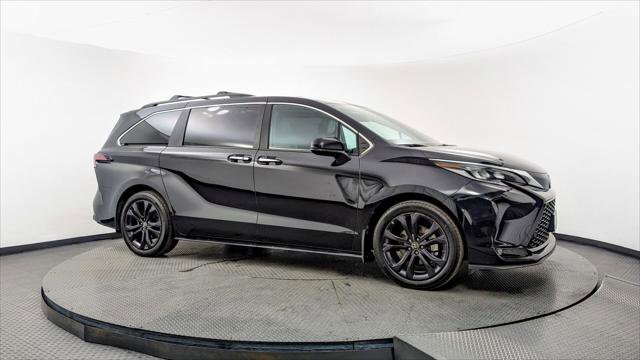 Used 2022 Toyota Sienna XSE w/ XSE Plus Package image 9