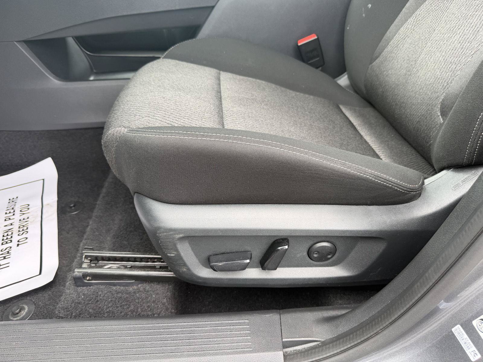 Used 2025 Nissan Rogue SV FWD image 11