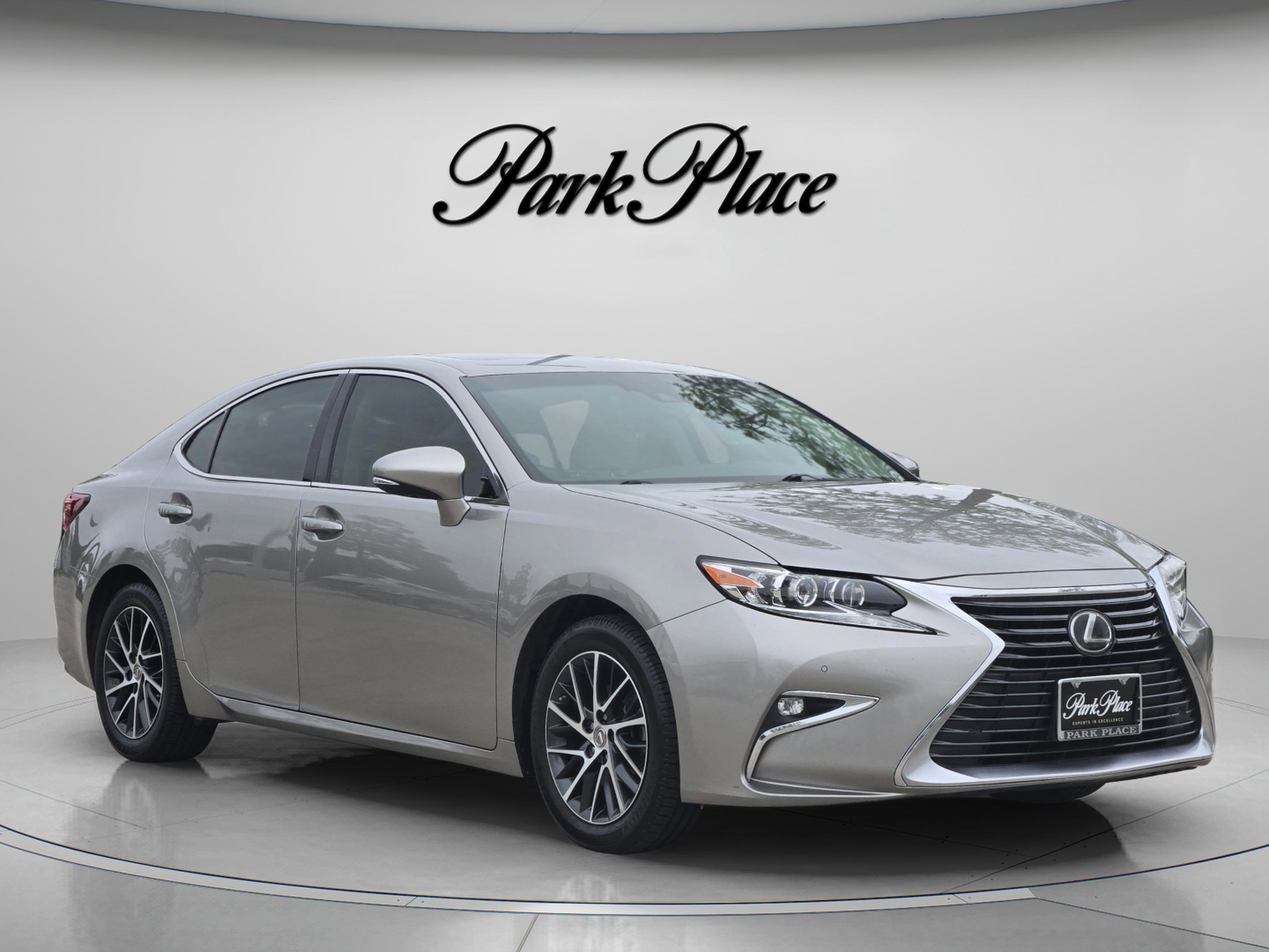 Used 2017 Lexus ES 350 w/ Luxury Package FWD image 7