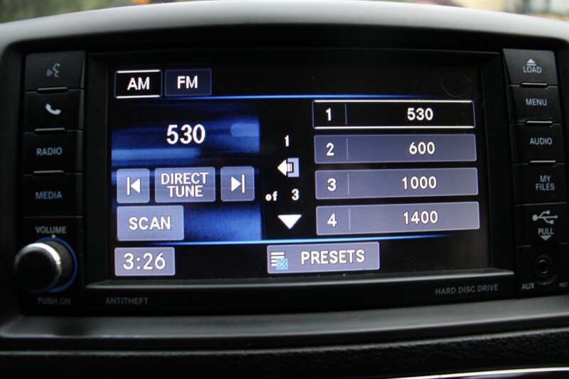 Used 2014 Chrysler Town & Country Touring FWD image 10