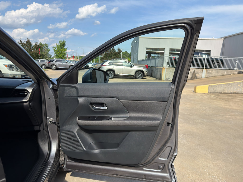 Used 2025 Nissan Kicks SV FWD image 19