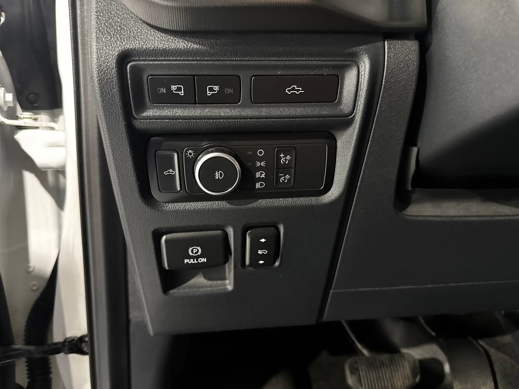 Used 2021 Ford F150 Platinum w/ FX4 Off-Road Package AWD/4WD image 38