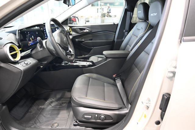 New 2026 Chevrolet Trax ACTIV w/ Sunroof Package FWD image 9