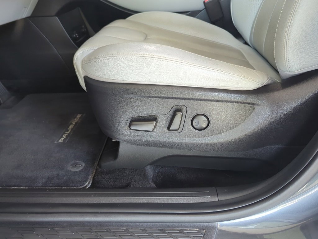 Used 2020 Hyundai Palisade SEL w/ Premium Package image 11