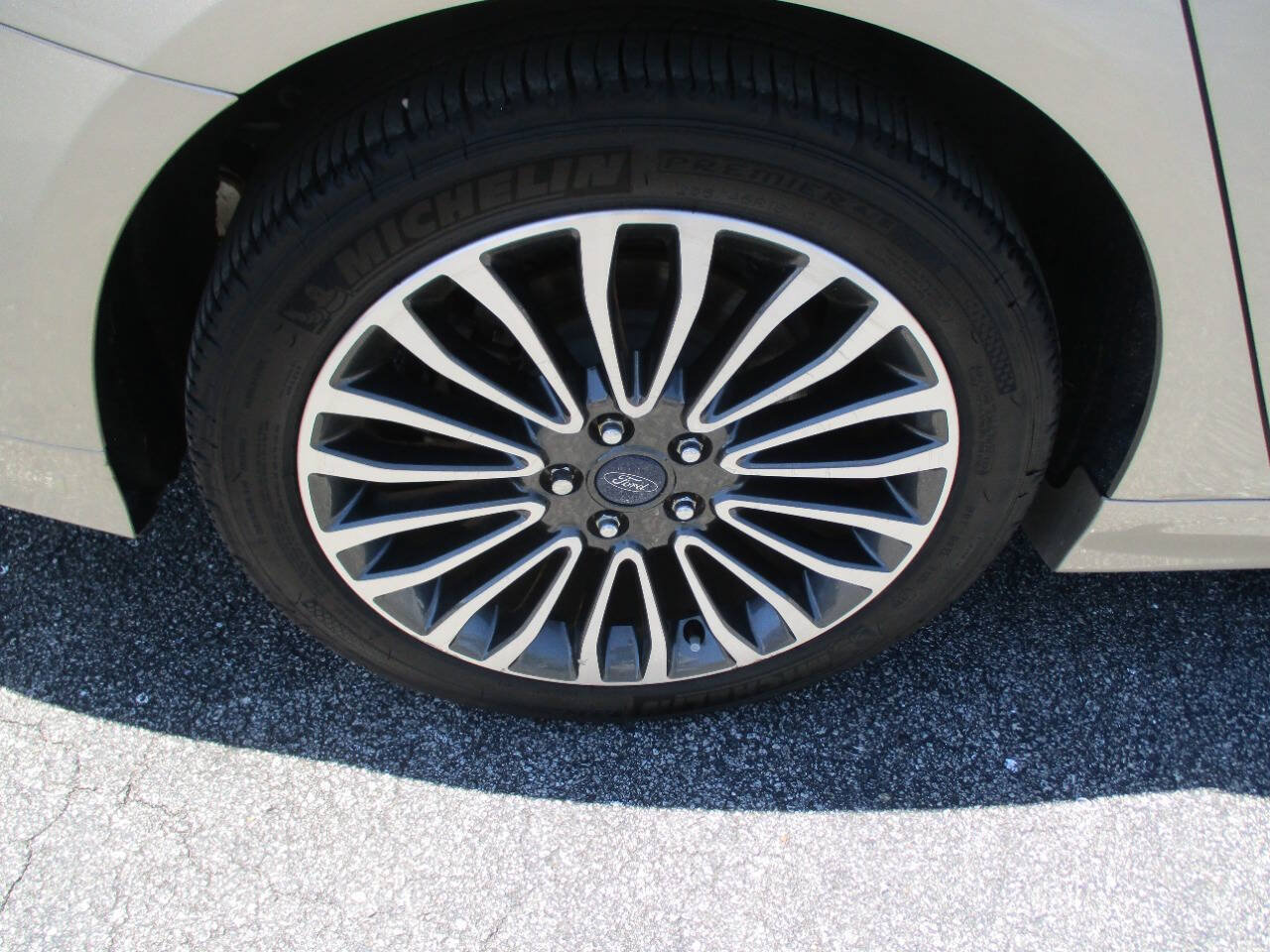 Used 2017 Ford Fusion Titanium AWD/4WD image 31