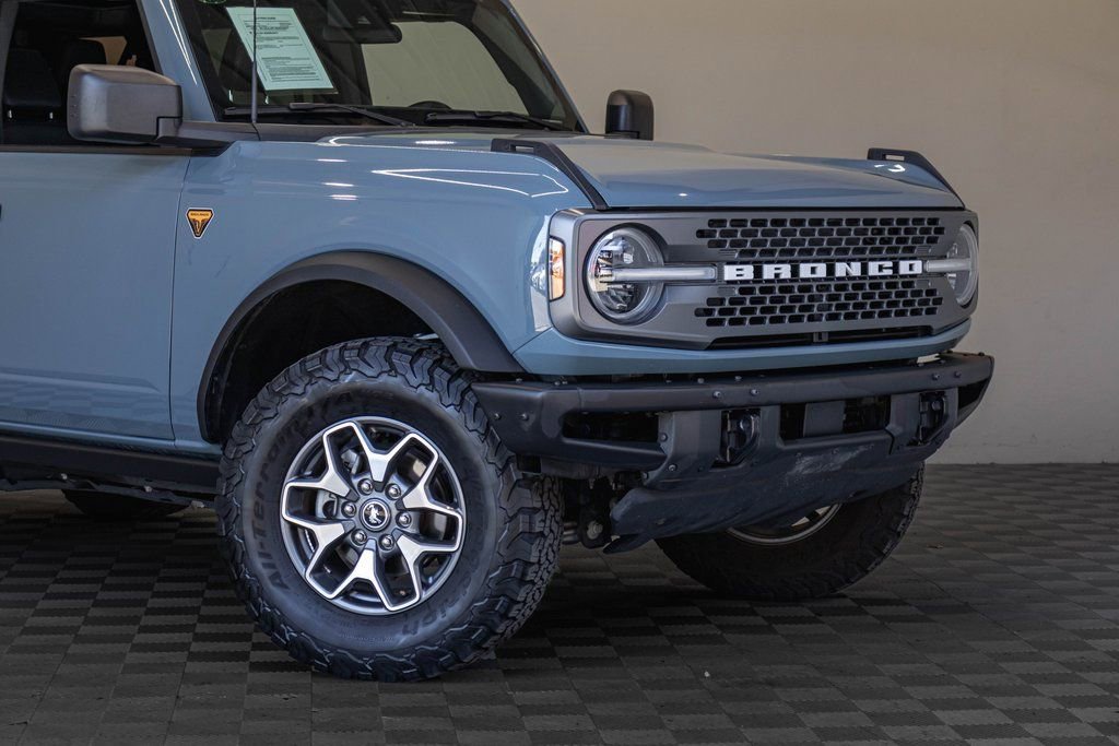 Used 2022 Ford Bronco Badlands image 3
