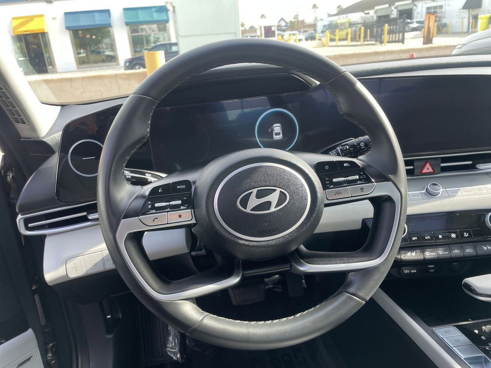 Used 2025 Hyundai Elantra Limited image 28