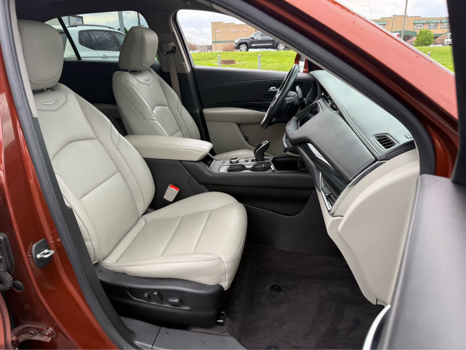 Used 2020 Cadillac XT4 Premium Luxury w/ Cold Weather Package FWD image 24