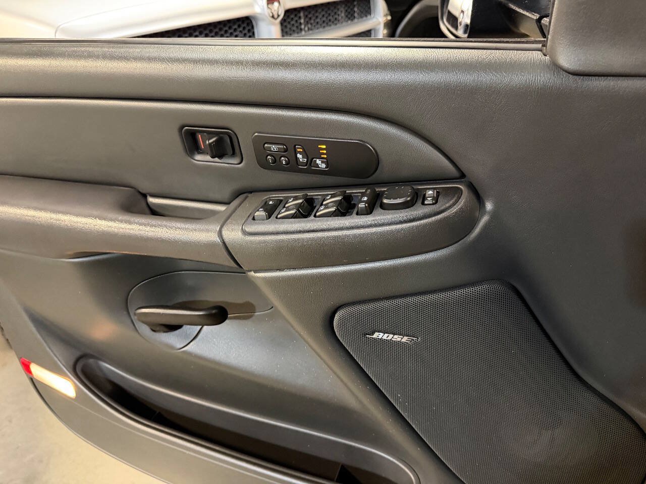 Used 2006 Chevrolet Silverado 2500 LT w/ Heavy-Duty Power Package AWD/4WD image 45