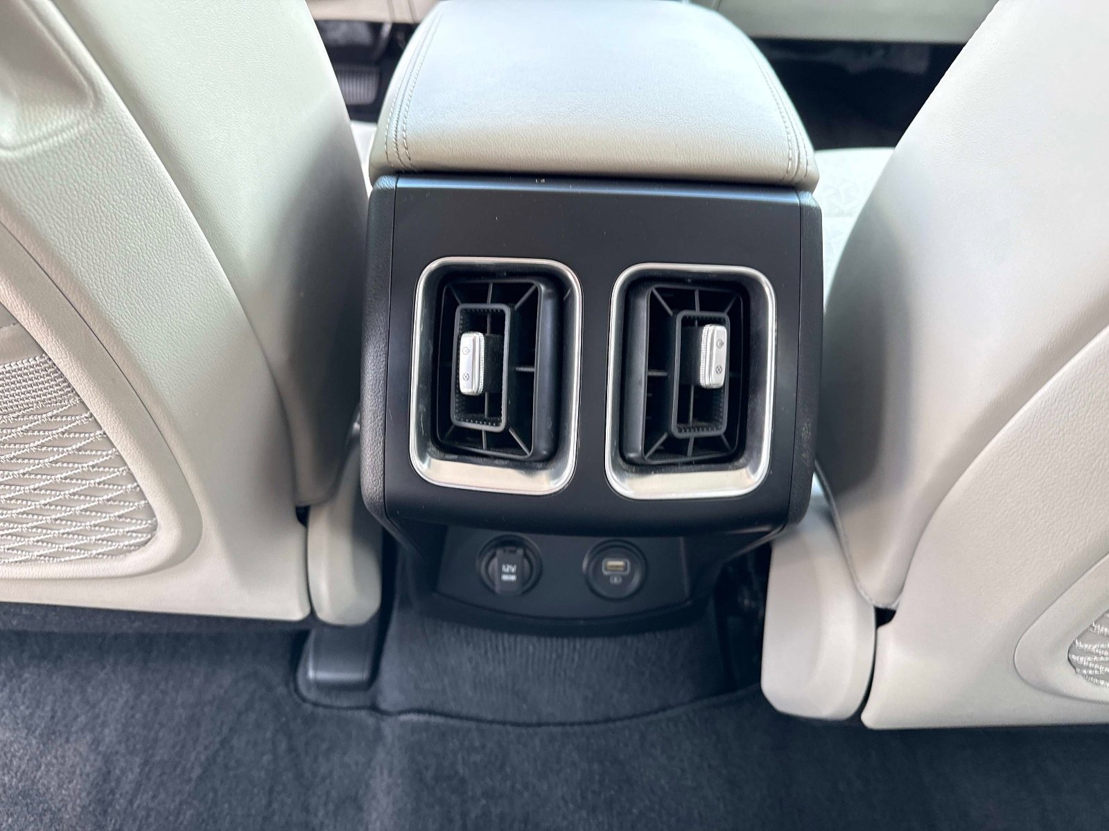 Used 2022 Kia Sorento EX w/ Panoramic Sunroof Package image 18