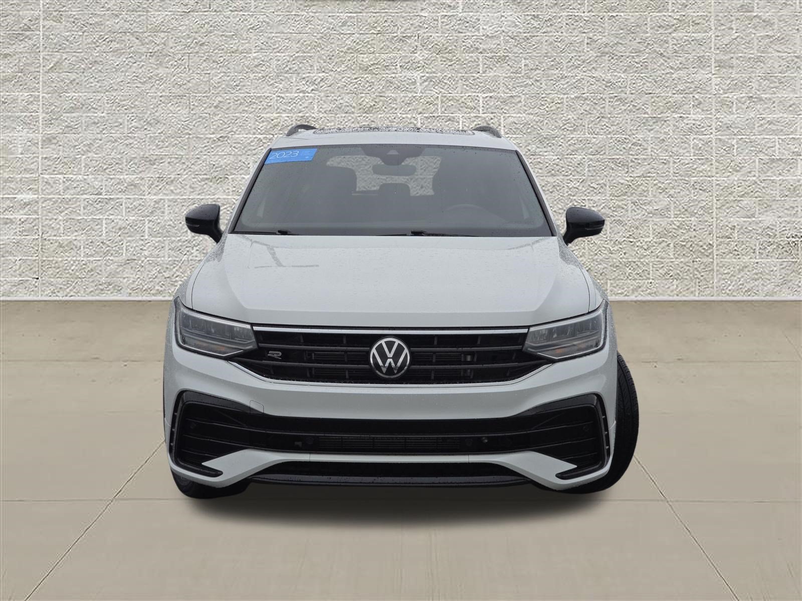 Certified 2023 Volkswagen Tiguan SE R-Line AWD/4WD image 2