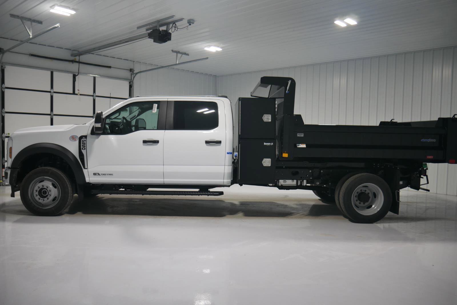 New 2026 Ford F550 4x4 Crew Cab image 4