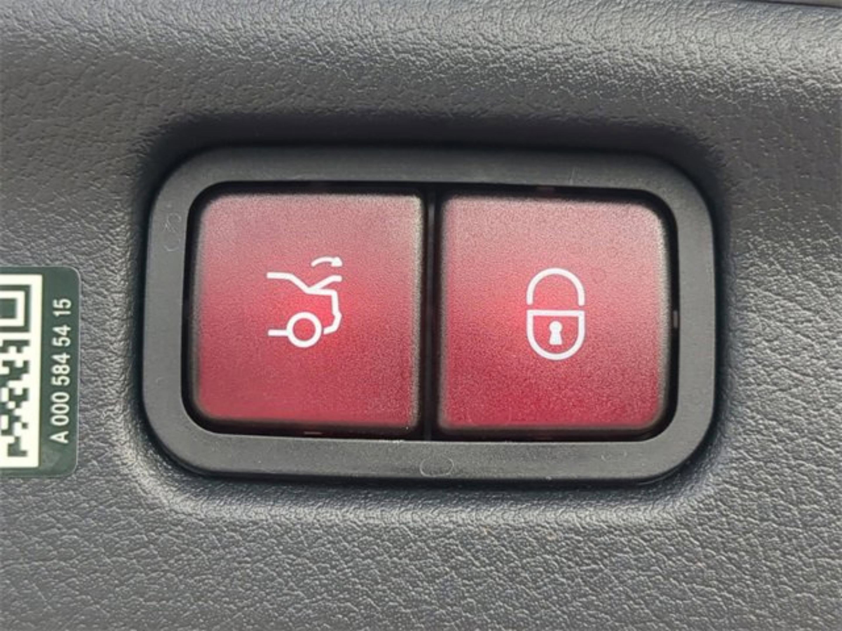 Used 2025 Mercedes-Benz C 300 Sedan image 34