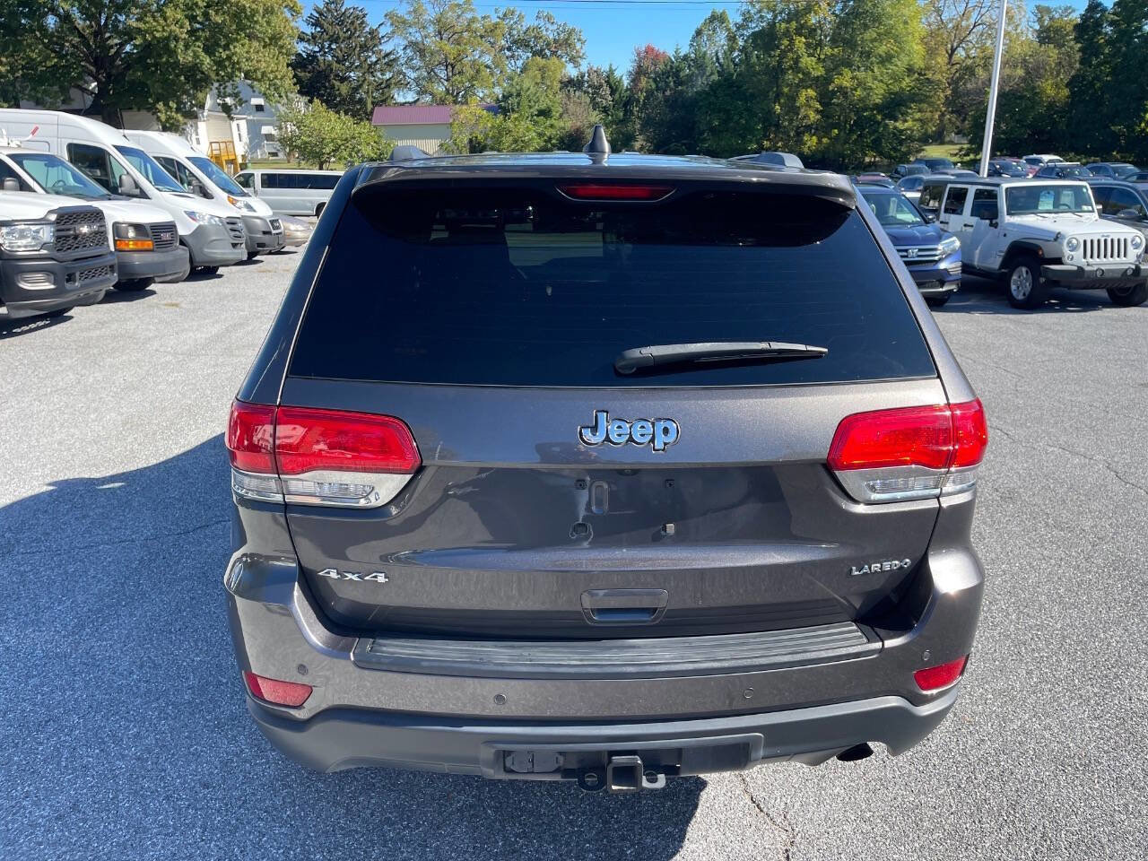 Used 2019 Jeep Grand Cherokee Laredo image 5
