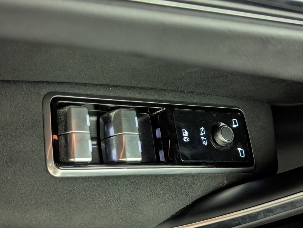 Used 2022 Jaguar F-PACE SVR image 76