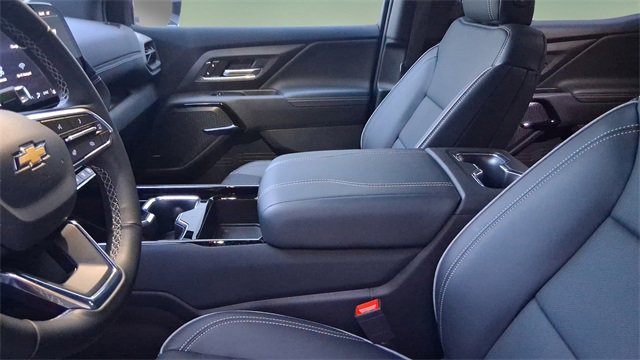 Used 2025 Chevrolet Silverado EV LT image 29