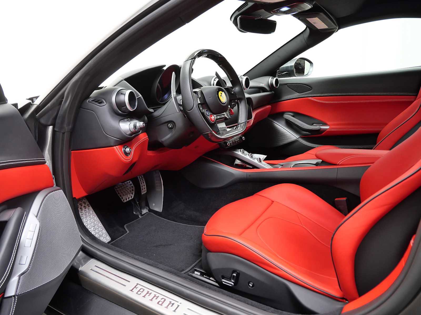 Certified 2023 Ferrari Portofino M image 15