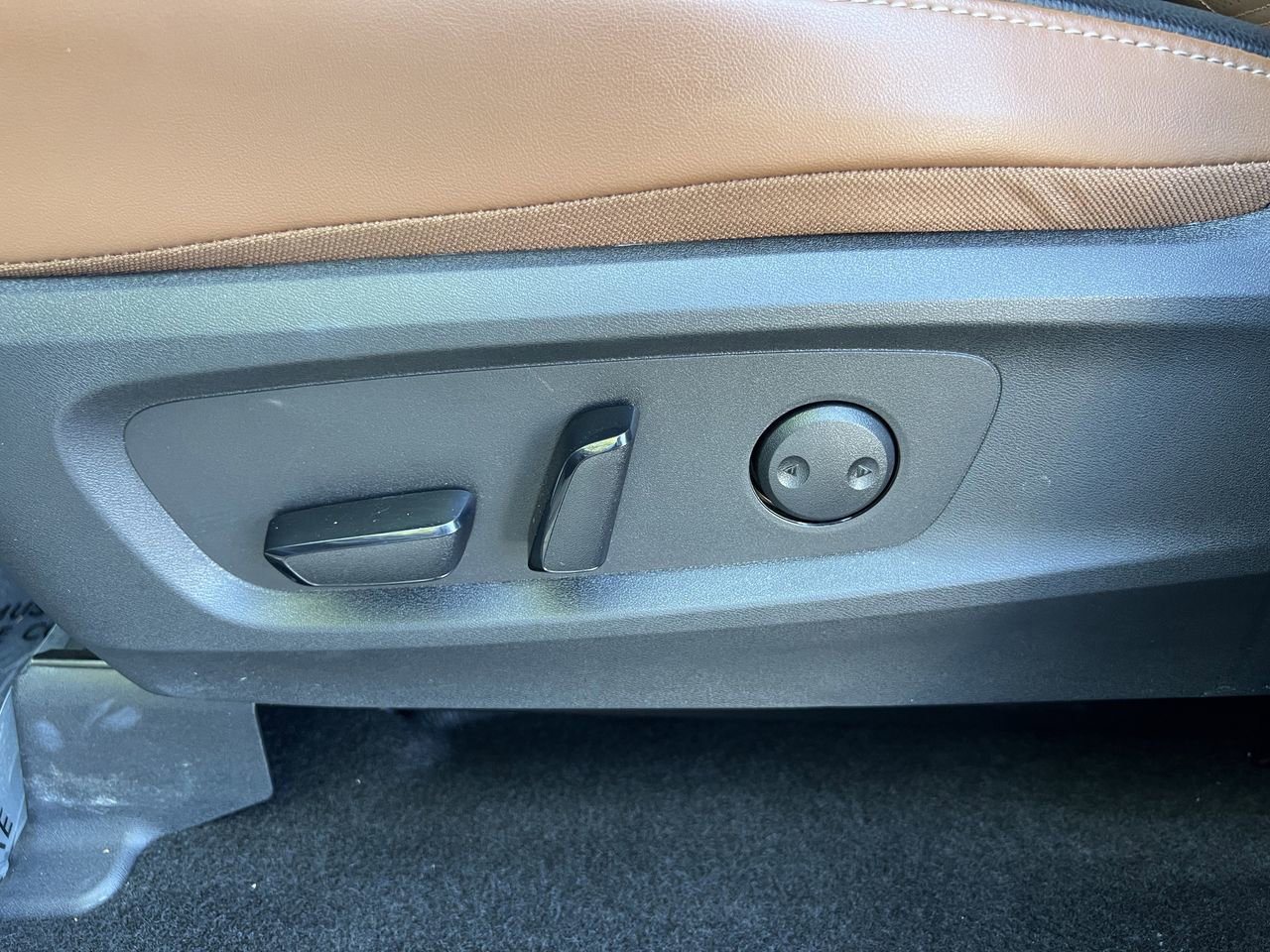 Certified 2025 Nissan Pathfinder Platinum w/ Cargo Package image 23