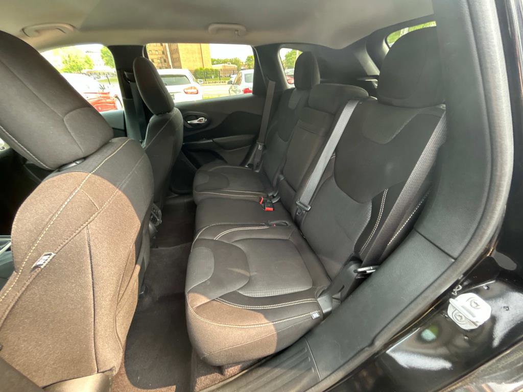 Used 2016 Jeep Cherokee Latitude image 10