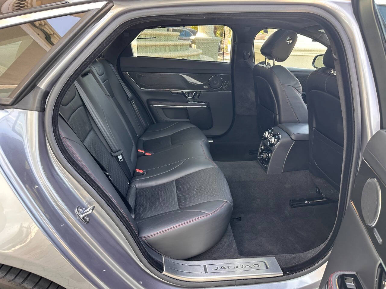 Used 2014 Jaguar XJ R LWB RWD image 24