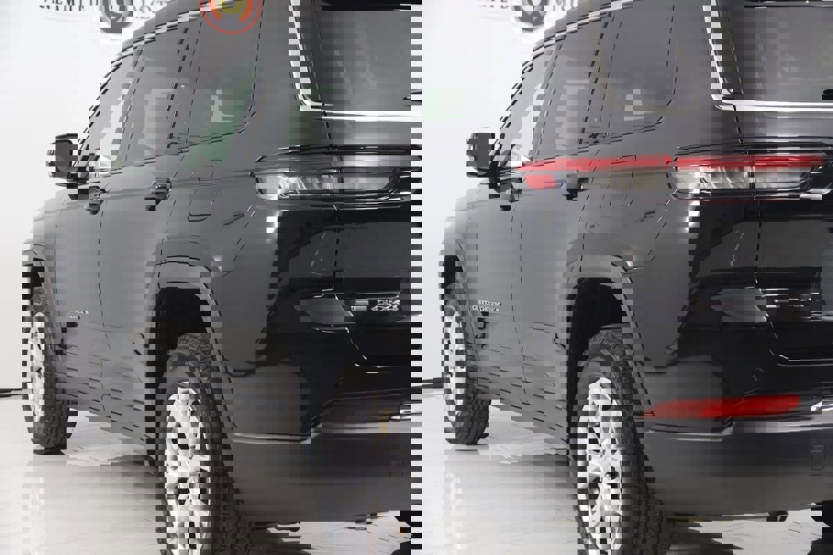 Used 2022 Jeep Grand Cherokee L Limited image 27