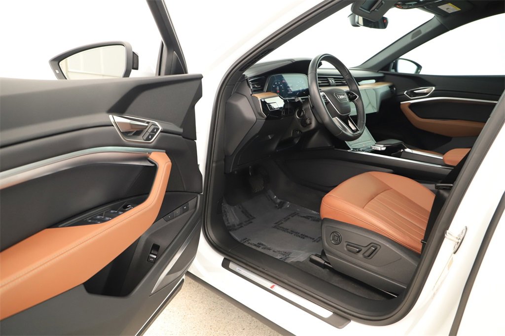 Used 2024 Audi Q8 e-tron Premium Plus w/ Premium Plus Package image 14