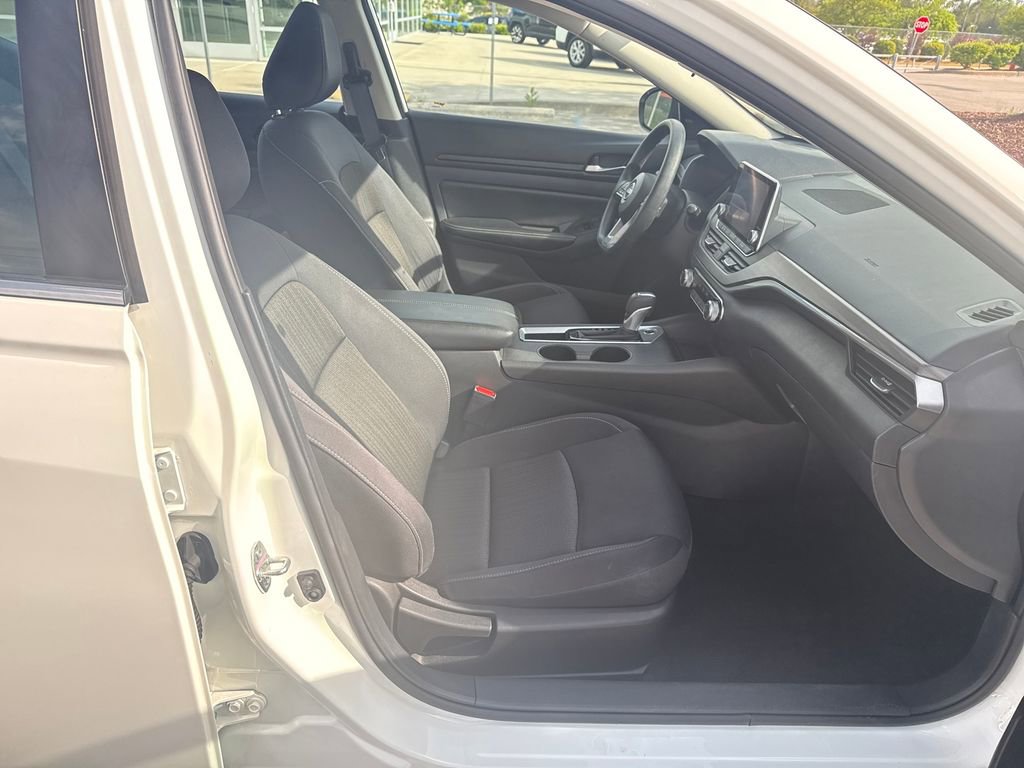 Used 2025 Nissan Altima 2.5 SV image 33