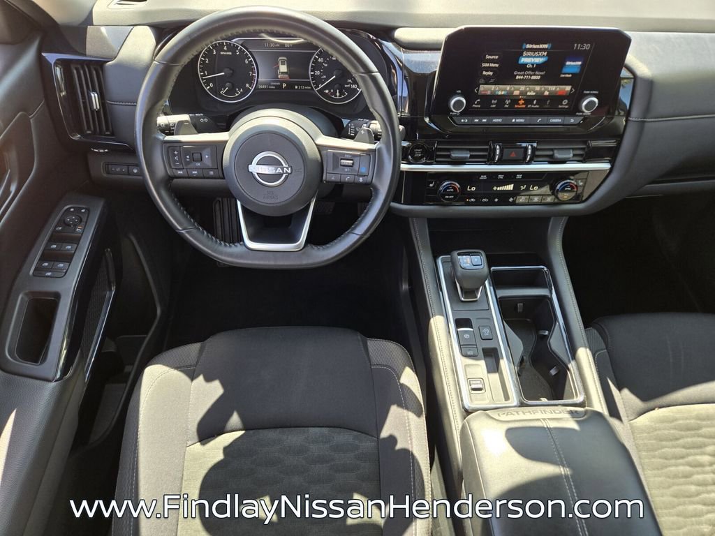 Used 2025 Nissan Pathfinder SV image 13