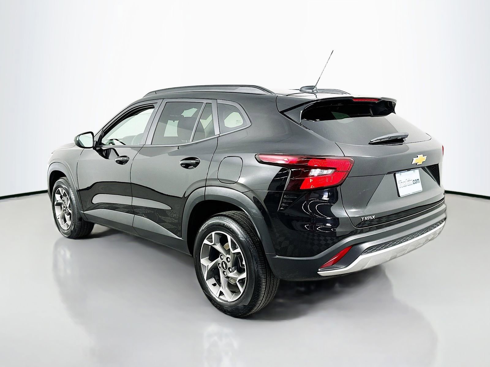 Used 2025 Chevrolet Trax LT w/ LT Convenience Package FWD image 7